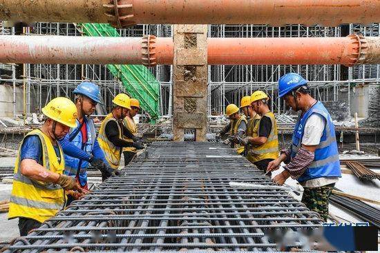 廣州地鐵建設施工忙，織就城市地下交通網